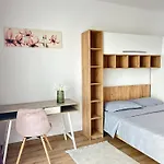 Urban Retreat With Balcony At Exigent Plaza - 06 アパート *