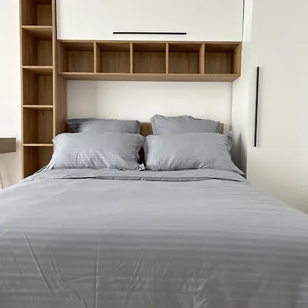 Urban Retreat With Balcony At Exigent Plaza - 06 Διαμέρισμα *