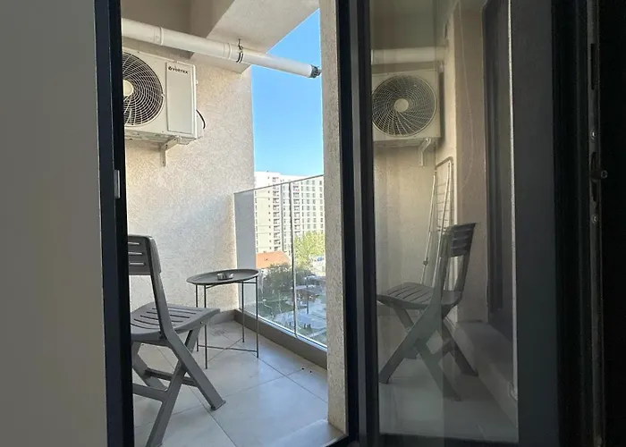 Urban Retreat With Balcony At Exigent Plaza - 06 *