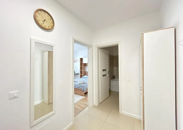 Urban Retreat With Balcony At Exigent Plaza - 06 Apartament