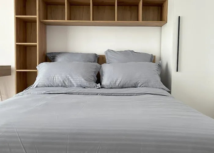 Urban Retreat With Balcony At Exigent Plaza - 06 Διαμέρισμα *