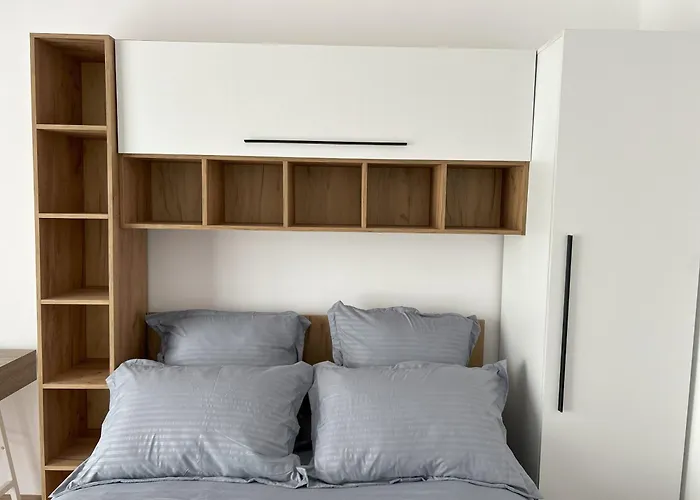 Urban Retreat With Balcony At Exigent Plaza - 06 Apartmán