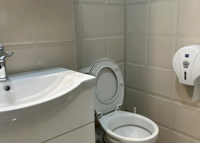 Urban Retreat With Balcony At Exigent Plaza - 06 *