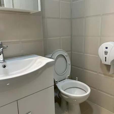 Urban Retreat With Balcony At Exigent Plaza - 06 *