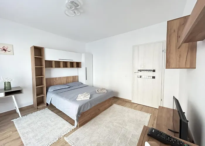 Urban Retreat With Balcony At Exigent Plaza - 06